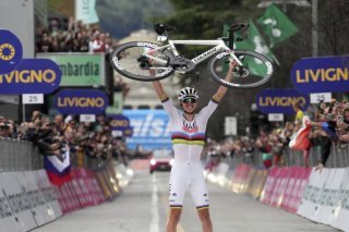 Tadej Pogacar a tout raflé en 2024, comme ici lors du Tour de Lombardie en octobre (archives). KEYSTONE/AP LaPresse/GIAN MATTIA D'ALBERTO